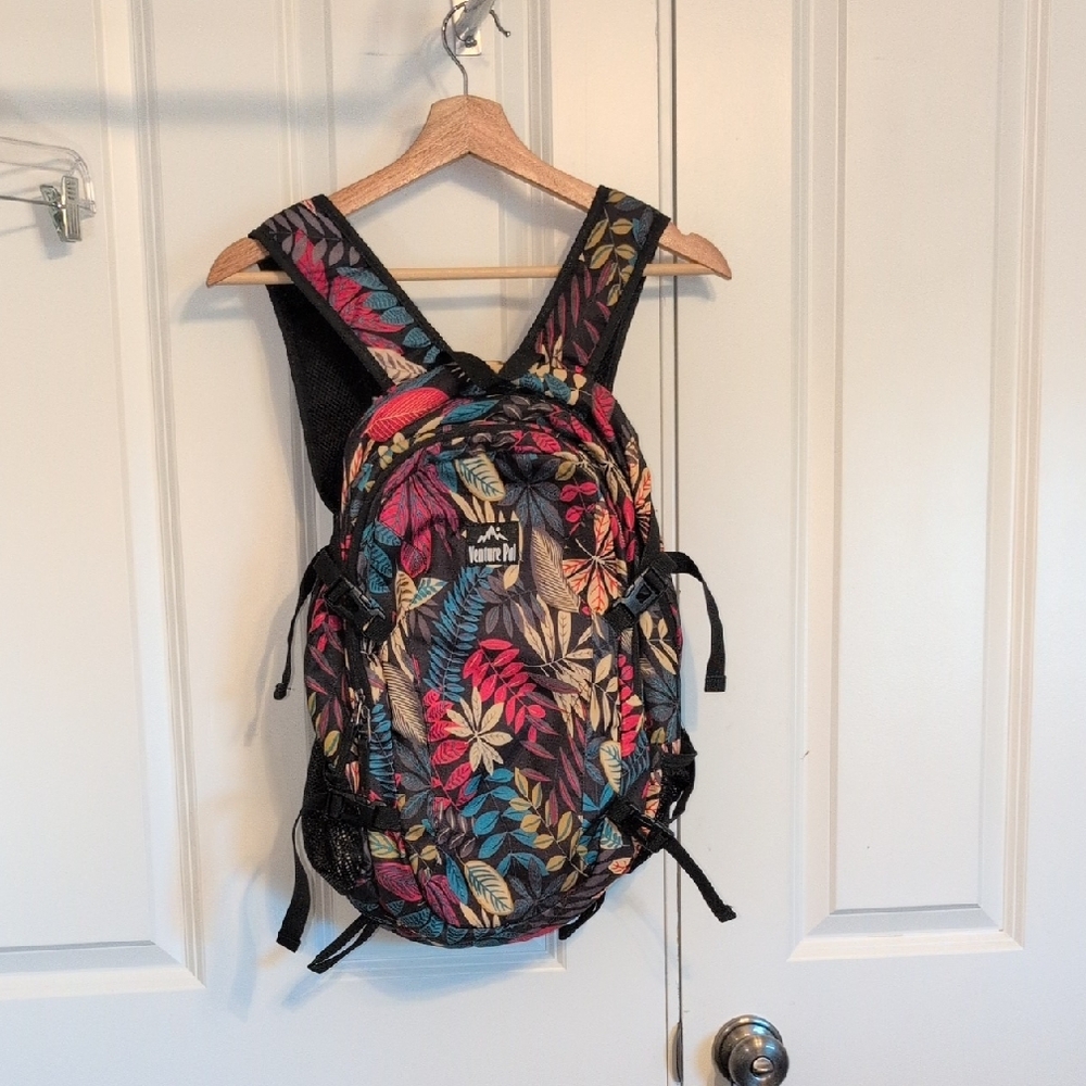 Venture Pal Purple Leaf Pattern Wet Pocket Design 40L Nylon